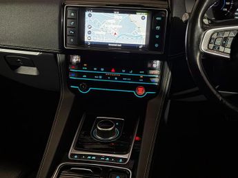 JAGUAR F-PACE 2.0d R-Sport 5dr Auto AWD