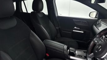 MERCEDES-BENZ GLA 1.3 GLA200 AMG Line (Premium) SUV 5dr Petrol 7G-DCT Euro 6 (s/s)