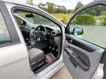 FORD FOCUS 1.6 Zetec S 5dr