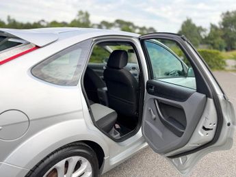 FORD FOCUS 1.6 Zetec S 5dr
