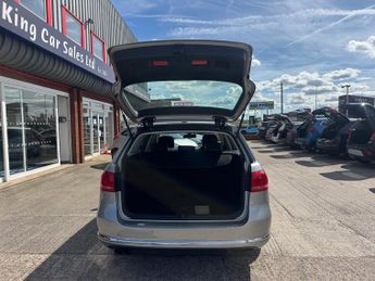 VOLKSWAGEN PASSAT 2.0 TDI BMT Executive 5dr DSG ++ NAV / LEATHER / 12 SERVICES ++