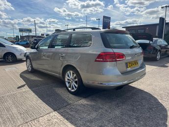 VOLKSWAGEN PASSAT 2.0 TDI BMT Executive 5dr DSG ++ NAV / LEATHER / 12 SERVICES ++