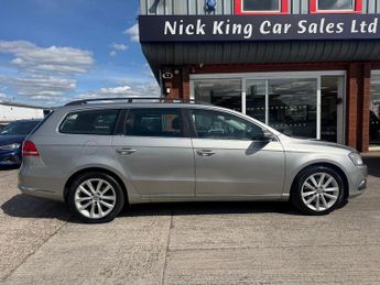 VOLKSWAGEN PASSAT 2.0 TDI BMT Executive 5dr DSG ++ NAV / LEATHER / 12 SERVICES ++