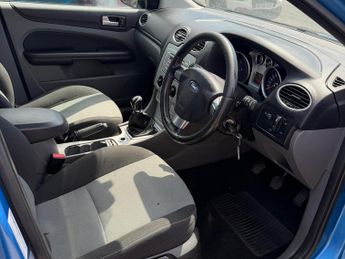 FORD FOCUS 1.6 Zetec 5dr