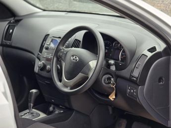 HYUNDAI I30 1.6 CRDi Comfort Hatchback 5dr Diesel Auto Euro 4 (115 ps)