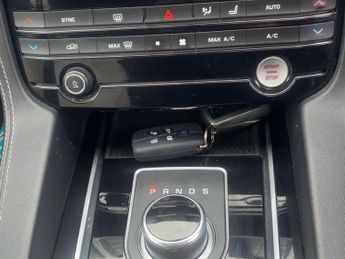 JAGUAR F-PACE 2.0d R-Sport 5dr Auto AWD