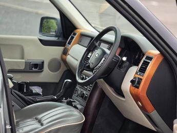LAND ROVER RANGE ROVER 4.4 V8 VOGUE 4dr Auto