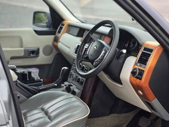 LAND ROVER RANGE ROVER 4.4 V8 Vogue Station Wagon 5dr Petrol Automatic (389 g/km 282 bh