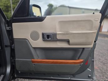 LAND ROVER RANGE ROVER 4.4 V8 VOGUE 4dr Auto