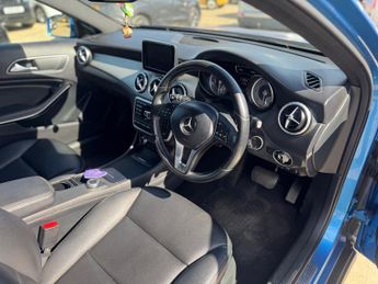 MERCEDES-BENZ GLA GLA 220 CDI 4Matic Sport 5dr Auto [Premium]