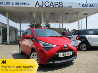 Toyota AYGO 1.0 VVT-i X-Play 5dr x-shift