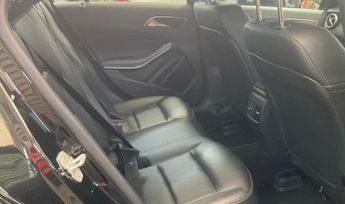 MERCEDES-BENZ A-CLASS A180d Sport Premium 5dr Auto ++ NAV / CAMERA / LEATHER / 74 MPG 