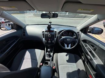 KIA CEED 1.6 2 5dr