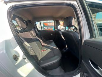 RENAULT CLIO 1.2 TCE Dynamique TomTom 5dr
