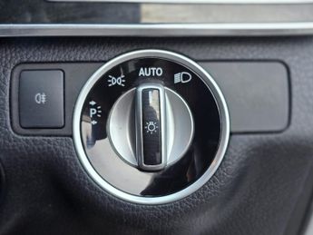 MERCEDES-BENZ E CLASS 2.1 E220 CDI SE Saloon 4dr Diesel G-Tronic+ Euro 5 (s/s) (170 ps
