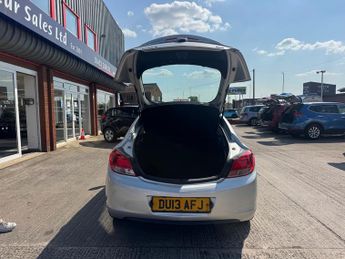 VAUXHALL INSIGNIA 2.0 CDTi Exclusiv 5dr ++ CAMBELT / 12 MONTHS MOT / BLUETOOTH ++
