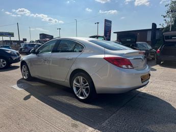 VAUXHALL INSIGNIA 2.0 CDTi Exclusiv 5dr ++ CAMBELT / 12 MONTHS MOT / BLUETOOTH ++