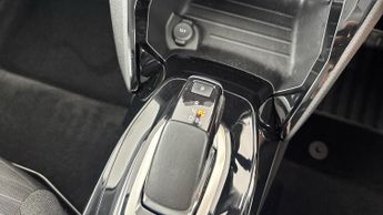 PEUGEOT E-2008 50kWh Active Premium SUV 5dr Electric Auto (136 ps)
