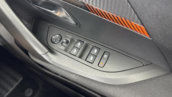 PEUGEOT E-2008 50kWh Active Premium SUV 5dr Electric Auto (136 ps)