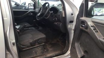 NISSAN NAVARA 2.5 DCI 169 4WD OUTLAW CrewCab Pick-Up