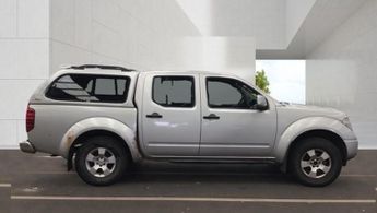 NISSAN NAVARA 2.5 DCI 169 4WD OUTLAW CrewCab Pick-Up