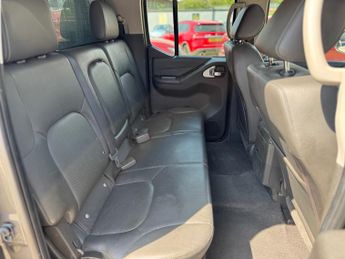 NISSAN NAVARA Double Cab Pick Up Outlaw 3.0dCi V6 231 4WD Auto