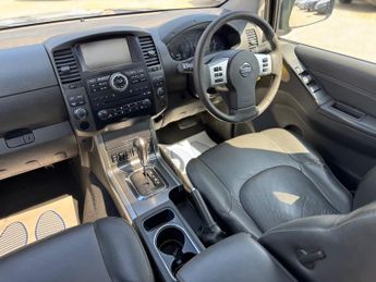NISSAN NAVARA Double Cab Pick Up Outlaw 3.0dCi V6 231 4WD Auto