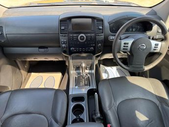 NISSAN NAVARA Double Cab Pick Up Outlaw 3.0dCi V6 231 4WD Auto