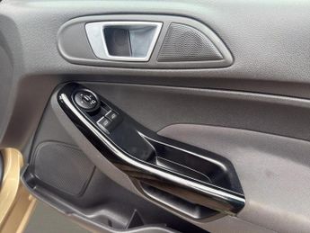 FORD FIESTA 1.6 Titanium 5dr Powershift