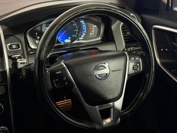 VOLVO XC60 D5 [215] R DESIGN Lux Nav 5dr AWD Geartronic
