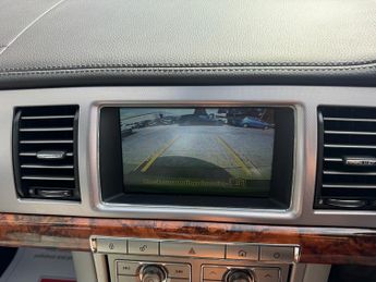 JAGUAR XF 3.0d V6 Luxury 4dr Auto ++ NAV / LEATHER / CAMBELTS / BLUETOOTH 