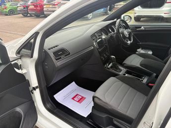 VOLKSWAGEN GOLF 2.0 TDI R-Line 5dr DSG ++ NAV / 35 TAX / 61 MPG / ULEZ / DAB / B