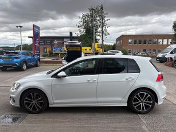 VOLKSWAGEN GOLF 2.0 TDI R-Line 5dr DSG ++ NAV / 35 TAX / 61 MPG / ULEZ / DAB / B