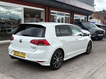 VOLKSWAGEN GOLF 2.0 TDI R-Line 5dr DSG ++ NAV / 35 TAX / 61 MPG / ULEZ / DAB / B