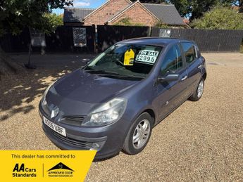 Renault Clio 1.4 16V Dynamique 5dr