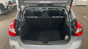 FORD FOCUS 1.6 Zetec 5dr