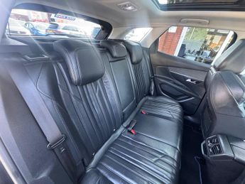 PEUGEOT 3008 1.2 PureTech Allure 5dr Auto ++ PANROOF / NAV / CARPLAY / WET BE