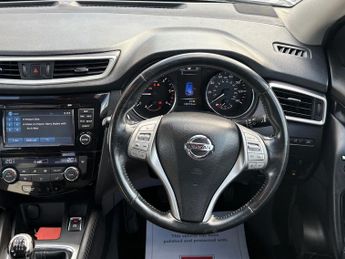 NISSAN QASHQAI 1.5 dCi Acenta Premium 5dr ++ PANROOF / NAV / CAMERA / 20 TAX / 