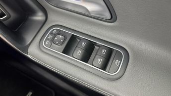 MERCEDES-BENZ CLA 2.0 CLA220d AMG Line (Premium Plus 2) Coupe 4dr Diesel 8G-DCT Eu