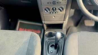 VAUXHALL MERIVA 1.6i 16V Club 5dr Easytronic