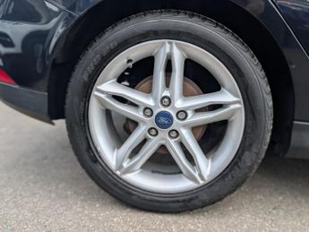 FORD FOCUS 1.0 EcoBoost 125 Zetec Edition 5dr Auto