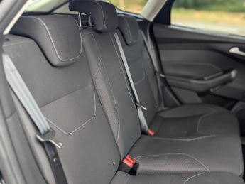 FORD FOCUS 1.0 EcoBoost 125 Zetec Edition 5dr Auto
