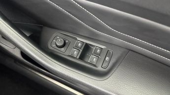 VOLKSWAGEN PASSAT 2.0 TDI EVO SCR R-Line 5dr DSG
