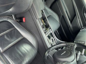 JAGUAR XE 2.0d Prestige 4dr Auto