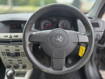 VAUXHALL ASTRA 1.8i VVT Life 5dr Auto [AC]