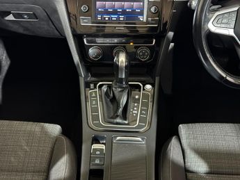 VOLKSWAGEN PASSAT 1.6 TDI SE 5dr DSG