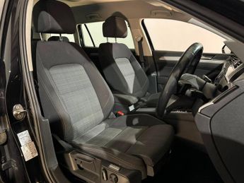 VOLKSWAGEN PASSAT 1.6 TDI SE 5dr DSG