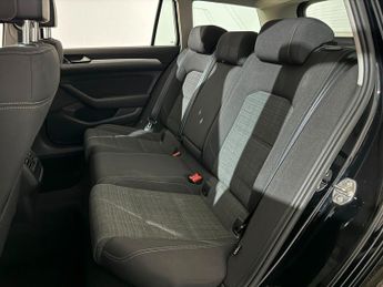 VOLKSWAGEN PASSAT 1.6 TDI SE 5dr DSG