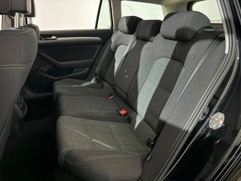 VOLKSWAGEN PASSAT 1.6 TDI SE 5dr DSG
