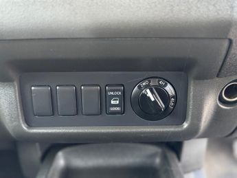 NISSAN NAVARA DCI